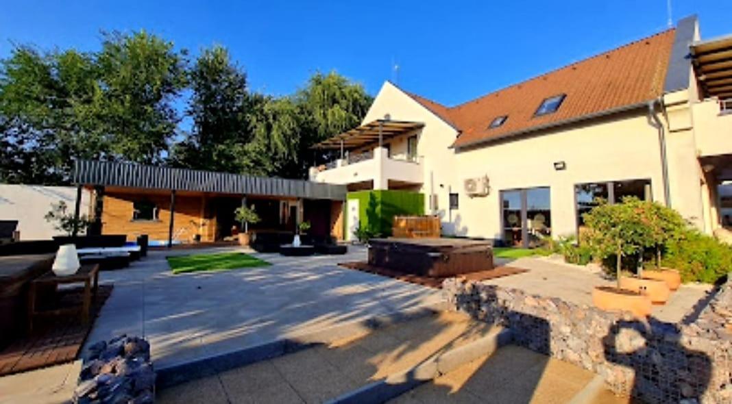 Caballus Lovasmajor Panzio Nyiregyhaza Exterior photo